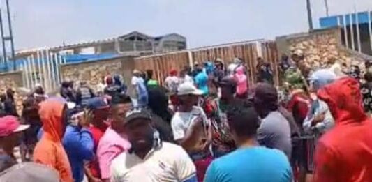 Vídeo| Segundo día de protesta en Las Cumaraguas: Salineros exigen pago de deudas