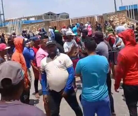 Vídeo| Segundo día de protesta en Las Cumaraguas: Salineros exigen pago de deudas
