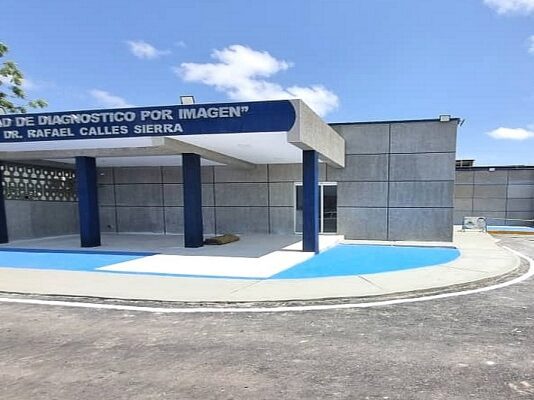 Dos lesionados tras choque entre vehículos por omitir señalización