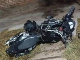 Dos jovenes al hospital tras derrapar en motocicleta en el sector Universitario