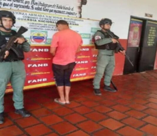 Discutió con su pareja embarazada, la madre intentó defenderla y él la mató a golpes
