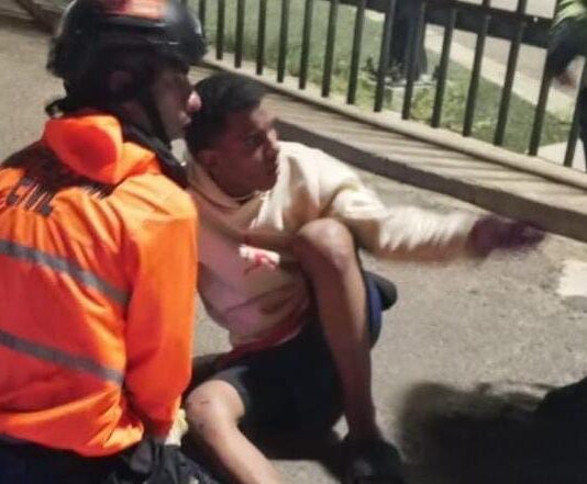 Motorizado sobrevive a aparatoso choque por alcance en Bella Vista