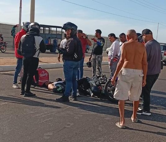 Delivery sobrevive tras impactar contra una gandola en Punta Cardón