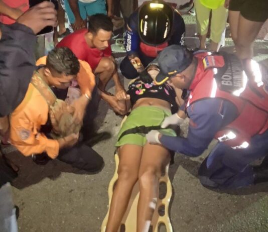 Colisión de motos en la avenida Hugo Chávez deja una mujer hospitalizada