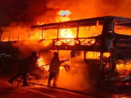 ¡Drama en el viaje desde Coro! 60 pasajeros salvan sus vidas tras consumirse un autobús en la ARC