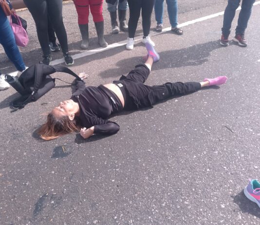 Mujer se lanzó de una pasarela en Punto Fijo