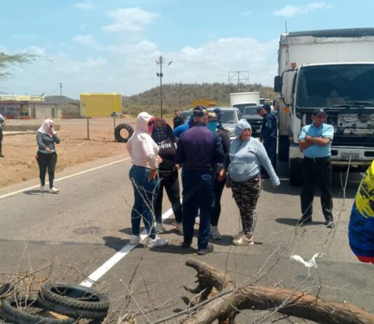 Tensión en la Falcón-Zulia: Protesta por fallas de voltaje en Buchivacoa culmina con acuerdos y vía despejada