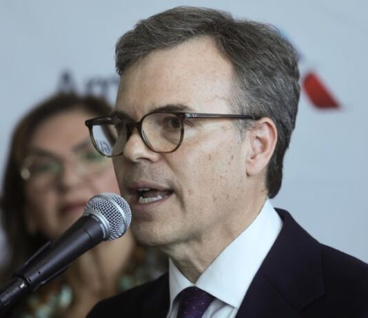 Recursos del sector petrolero y gasífero se destinarán a la reconstrucción nacional