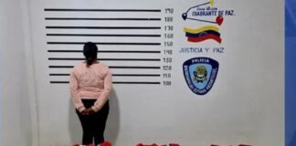 Capturan a mujer que vendía uniformes de Pdvsa en un mercado de Anaco