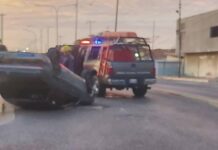 Conductor sobrevive a aparatoso vuelco en Las Margaritas de Punto Fijo