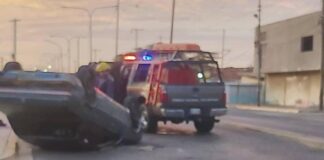Conductor sobrevive a aparatoso vuelco en Las Margaritas de Punto Fijo
