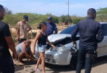 ¡Susto en la vía! Choque entre buseta y un Optra movilizó a las autoridades en Pueblo Nuevo