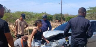 ¡Susto en la vía! Choque entre buseta y un Optra movilizó a las autoridades en Pueblo Nuevo