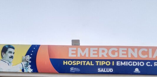 ¡Por esquivar un hueco! Adolescente termina en el hospital tras deslizar en su moto en Churuguara