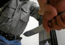 Apuñalado sujeto por dos hombres ebrios en el centro de Punto Fijo