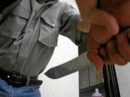 Apuñalado sujeto por dos hombres ebrios en el centro de Punto Fijo