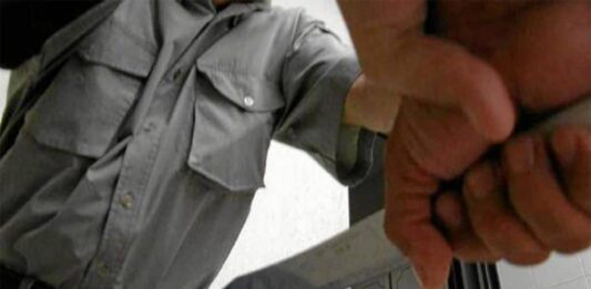 Apuñalado sujeto por dos hombres ebrios en el centro de Punto Fijo