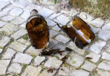 Dos hombres resultan heridos con botellas tras brutal atraco en Puerto Cumarebo