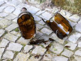 Dos hombres resultan heridos con botellas tras brutal atraco en Puerto Cumarebo