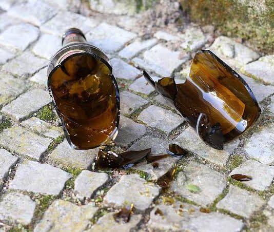 Dos hombres resultan heridos con botellas tras brutal atraco en Puerto Cumarebo
