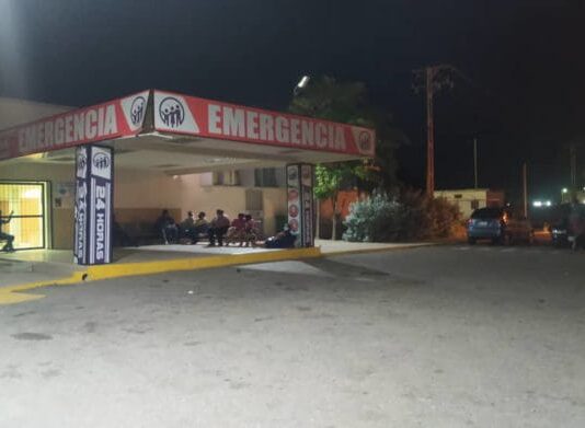Dos heridos deja colisión entre moto y ambulancia en Punto Fijo