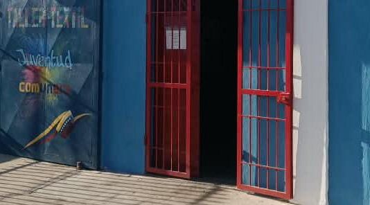 De madrugada y por la puerta trasera! Asaltan la Comuna Simón Bolívar en el sector Andrés Eloy Blanco