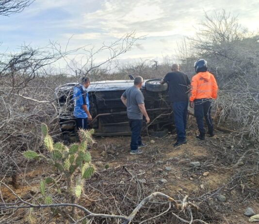¡Milagro en la vía! Conductor sobrevive a aparatoso vuelco en Los Taques