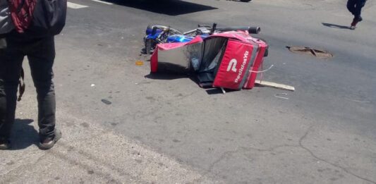 Delivery resulta lesionado tras colisionar contra un Jeep en la calle Ayacucho