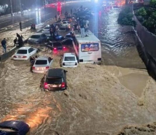 Seis desaparecidos tras embates de las lluvias