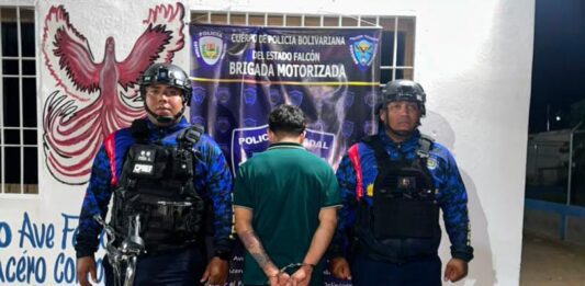 Trató de escapar tras chocar una moto policial y meterse en casa ajena: Detenido en Coro por resistencia y ultraje
