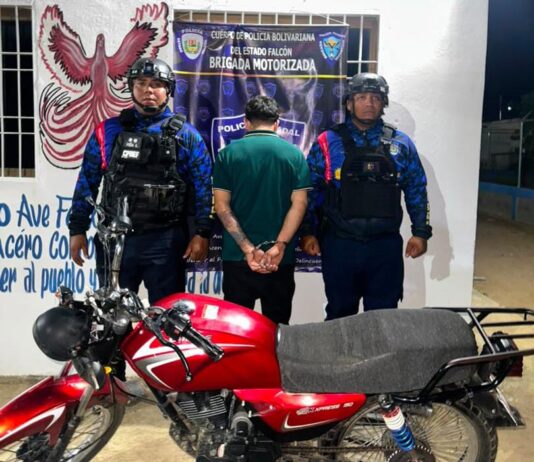 Trató de escapar tras chocar una moto policial y meterse en casa ajena: Detenido en Coro por resistencia y ultraje
