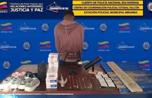 La PNB atrapa a tres sujetos con droga, calzado y joyas tras clamor vecinal