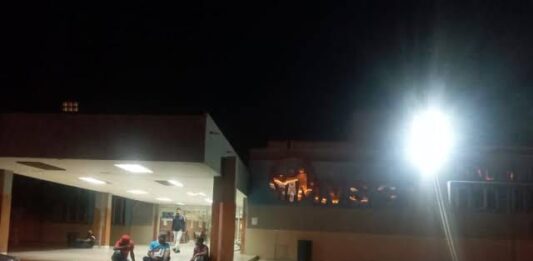 Electricista cayó desde una platabanda mientras trabajaba en el Seguro Social de Punto Fijo