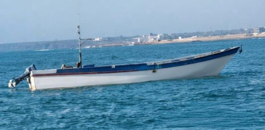 Final feliz en El Supí: Embarcación «La Leona» retorna a tierra tras horas de incertidumbre