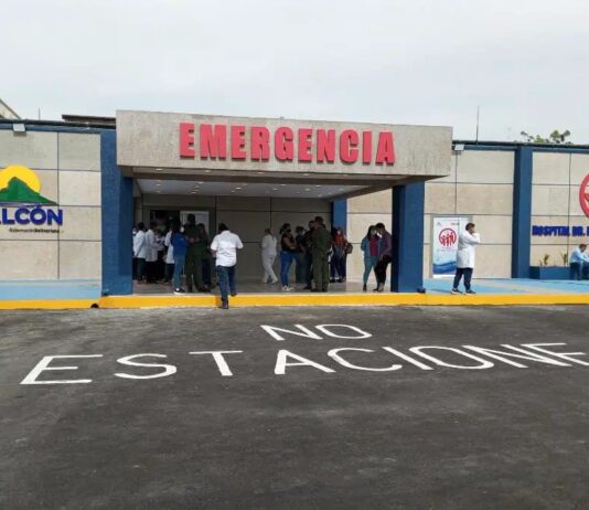 Estudiante resulta herido tras esquivar un hueco en la avenida Rafael González de Punto Fijo