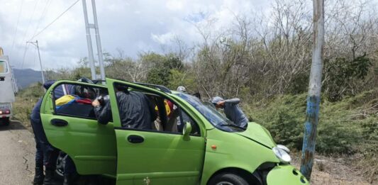 Auxiliar de enfermería resulta lesionada tras choque contra un poste en la Morón-Coro
