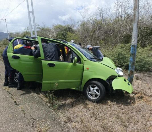 Auxiliar de enfermería resulta lesionada tras choque contra un poste en la Morón-Coro