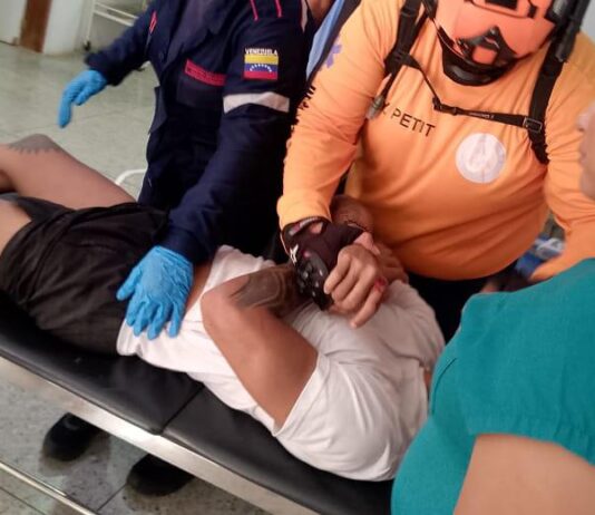Motorizado resultó lesionado tras sufrir un deslizamiento en la vía a Buchuaco