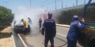 Se incendió un vehículo en la avenida 1C de la Comunidad Cardón