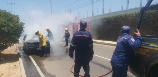 Se incendió un vehículo en la avenida 1C de la Comunidad Cardón