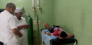 Joven resulta herido tras perder el control de su moto en Pueblo Nuevo