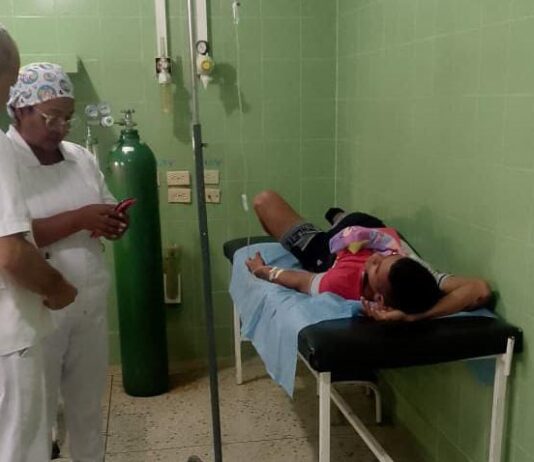 Joven resulta herido tras perder el control de su moto en Pueblo Nuevo