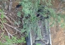Conductora vuelca su vehículo para evitar colisión en la vía a Puerto Cumarebo