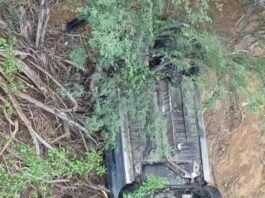 Conductora vuelca su vehículo para evitar colisión en la vía a Puerto Cumarebo