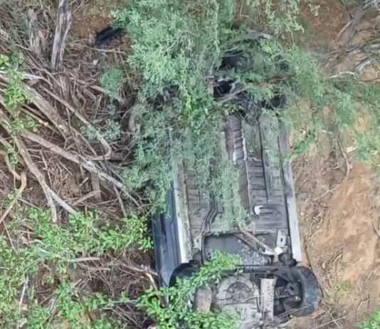 Conductora vuelca su vehículo para evitar colisión en la vía a Puerto Cumarebo