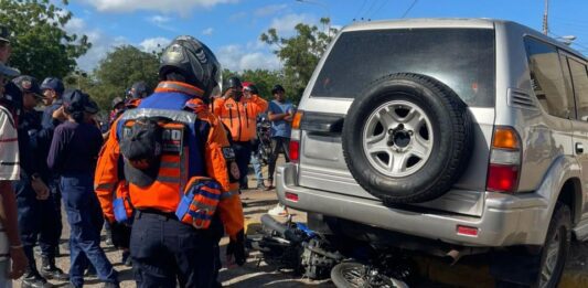 Joven resultó lesionado en colisión entre moto y carro en la avenida Tirso Salaverría de Coro