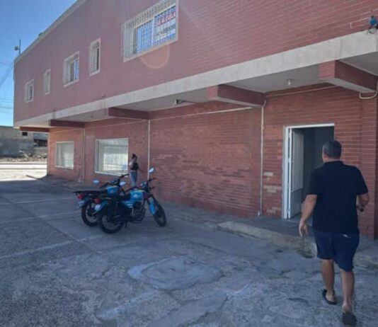 Madre ataca a sus hijos de 10 y 6 años con un cuchillo en Bella Vista: un niño falleció y el otro lucha por su vida