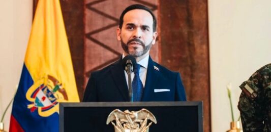 Presidente de Colombia anuncia deportaciones de migrantes