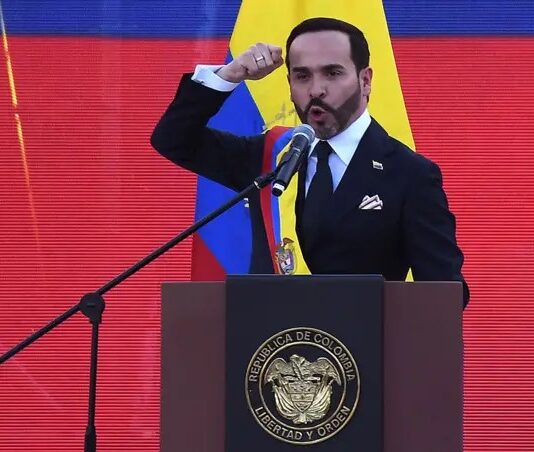 El presidente de Colombia ordena redadas migratorias y promete deportar a migrantes sin estatus legal