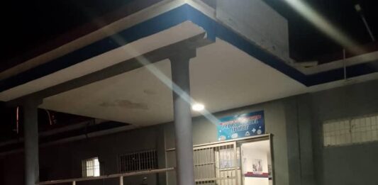 Motorizada resulta herida tras esquivar un perro en Monseñor Iturriza